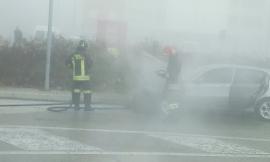 Autovettura a GPL in fiamme al supermercato, solo tanta paura