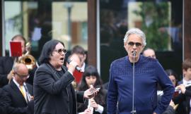 Gli auguri di Bocelli agli studenti di Sarnano: "Non esiste sogno irrealizzabile, se si è in tanti a sognarlo"