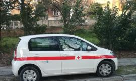 Parcheggio selvaggio per un’auto della Croce Rossa: l’indignazione degli abitanti di Via Carradori
