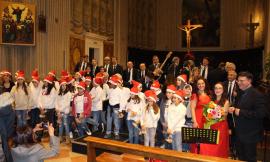 Pollenza, bis del concerto di Natale presso la Chiesa Santa Famiglia di coro, orchestra e archi della scuola "D. Alighieri" di Macerata