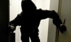 Civitanova, ladro tenta d'introdursi in una casa dove ci sono una madre con sua figlia piccola: scoperto si dà alla fuga