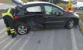 Pollenza, incidente tra due auto all'incrocio di Contrada Vaglie (FOTO)