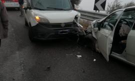 Cingoli, frontale tra un furgone e una Punto: due passeggeri in ospedale per accertamenti (FOTO)