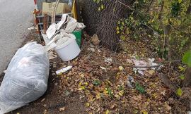 Montecosaro, muratore col vizietto di abbandonare rifiuti (FOTO)