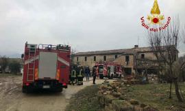 Matelica, incendio in una casa di campagna
