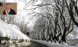 Cingoli, il sindaco Saltamartini a bordo dello spazzaneve alle 4 del mattino (VIDEO)
