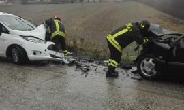 Tolentino, incidente tra due auto: un uomo estratto dalle lamiere