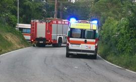 Montelupone, violento frontale tra due auto: una ragazza resta incastrata nell'abitacolo