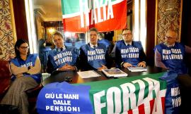 Macerata, Forza Italia scende in campo coi gilet azzurri (VIDEO)