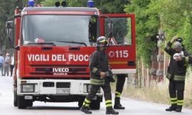 Matelica. Finisce fuori strada con l'auto vicino al passaggio al livello