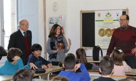 Recanati, il Consolato di Macerata dei Maestri del Lavoro alla scuola media "Badaloni"