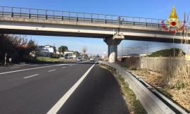Vibrazioni e pezzi caduti, ponte dell'A14 chiuso al traffico