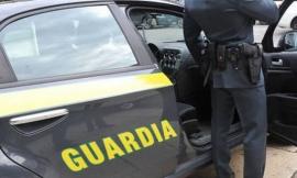Contrabbando in aeroporto: sequestrati 58 kg di tabacco e 30 litri di alcolici