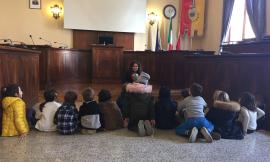 Civitanova, gli alunni della scuola dell'Infanzia "Montessori" in visita al Comune