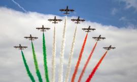 Porto Recanati, le Frecce Tricolore si esibiscono sopra i cieli di Scossicci (VIDEO)