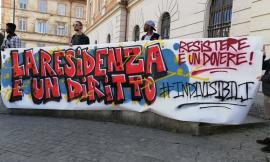 Macerata, Iscrizione anagrafica dei richiedenti asilo: manifestazione in viale Trieste (FOTO)