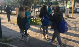 Tolentino, "La verità sulla droga": consegnati opuscoli all'uscita della scuola (FOTO)