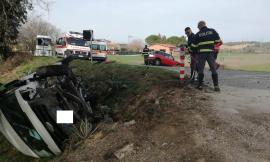 Terribile frontale a Villa Potenza, una persona trasportata a Torrette: è grave (FOTO)