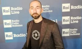 L’acconciatore Roberto Acquaroli sul palco del Cosmoprof a Bologna