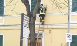 Macerata, anziano non apre la porta di casa: apprensione in via Carradori (FOTO)