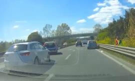 Civitanova, scontro tra tre auto: attimi di tensione in superstrada (FOTO)
