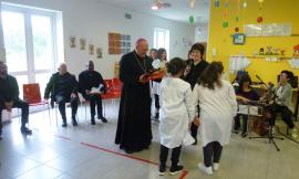 Montecosaro, Monsignor Rocco Pennacchio in visita agli alunni dell'IC "Sant'Agostino"