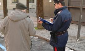 Corridonia, abbraccia un anziano e gli sfila la catenina d'oro: denunciata