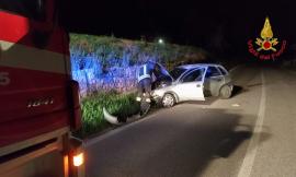 Mogliano, perde il controllo dell'auto e finisce fuori strada: giovane trasportato al Pronto Soccorso