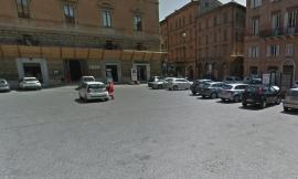 Tolentino, stop al parcheggio selvaggio: dissuasori in Piazza della Libertà e Viale Benadduci