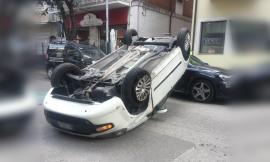 Civitanova, auto ribaltata in Viale Vittorio Veneto