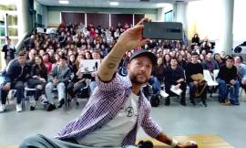 Al Liceo 'Leopardi' di Recanati gli studenti incontrano il ballerino Ivan Cottini