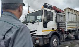 Trasporto illegale di rifiuti pericolosi: scattano denunce e sequestri