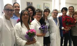 Macerata, l'Associazione "Help" dona una libreria al reparto di Ostetricia