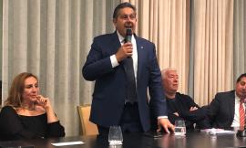 Macerata, sala gremita all'Hotel Recina per l'incontro con Giovanni Toti