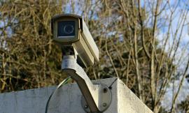 Sistemi di videosorveglianza con riprese del pubblico transito: quando si rischia la violenza privata