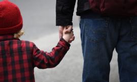 A quali responsabilità va incontro la madre che limita il diritto di visita del padre al figlio?