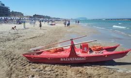 Civitanova, primi tuffi nel 2 Giugno: finalmente sole e bagnanti in spiaggia (FOTO)