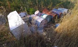 Civitanova, bidoni e frigoriferi abbandonati in via del Casone