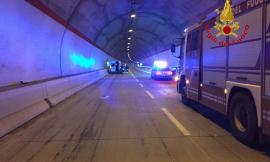 Principio di incendio per un camion in Galleria Varano: scatta l'allarme in superstrada