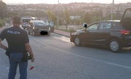Macerata, frontale tra due auto in via Mattei - FOTO