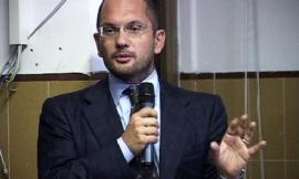 Guido Castelli presenta a Recanati il nuovo libro "Coi piedi per terra"