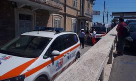 Porto Potenza, paura in uno chalet. Bambino di 4 anni rischia di annegare: salvato dal bagnino