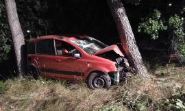 Recanati, Panda con a bordo due giovani finisce nella scarpata (FOTO)