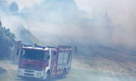 La FOTOCRONACA del vasto incendio che ha interessato la collina dell'Abbadia di Fiastra