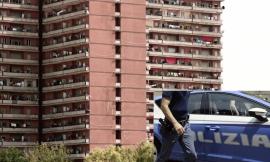 Porto Recanati, controlli all'Hotel House con i cani antidroga: appartamenti al setaccio