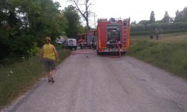 Corridonia, a fuoco delle sterpaglie nella frazione di Colbuccaro: intervengono i Vigili del Fuoco (FOTO)