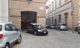 Macerata, triplice colpo ai distributori automatici nella notte: denunciato 57enne