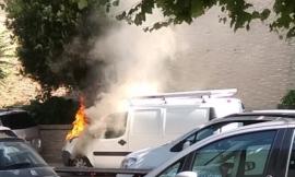 Civitanova Alta, furgone a fuoco nel parcheggio: Vigili del Fuoco in azione