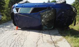 Morrovalle, auto si ribalta e una donna resta intrappolata nell'abitacolo: arriva l'eliambulanza (FOTO)