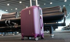 Scompaiono oggetti dalla valigia dopo il viaggio: la compagnia aerea deve risarcire?